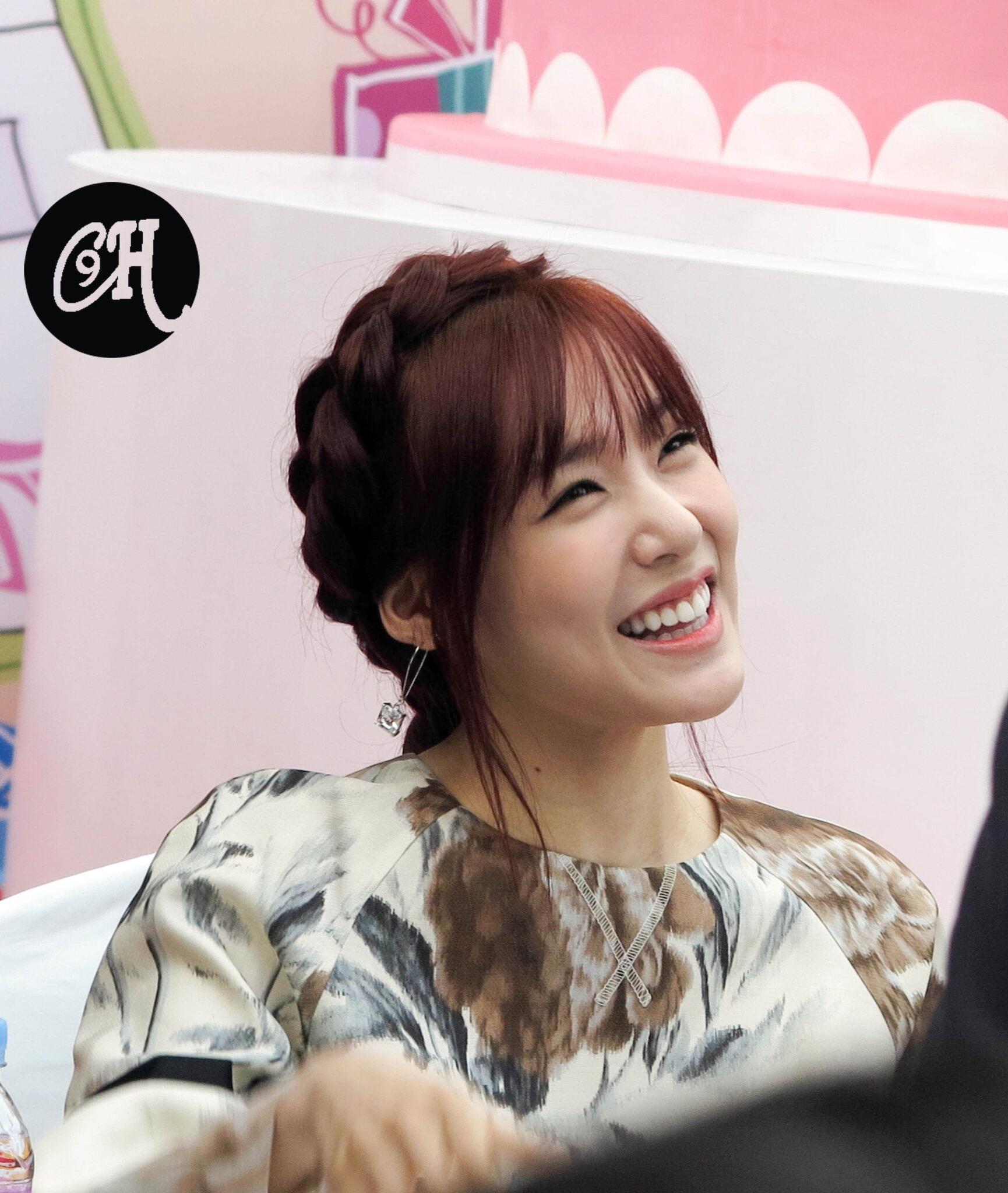 [PIC][01-11-2013]SNSD xuất hiên tại buổi fansign "Lotte Department Store 34th Anniversary Party" vào chiều nay - Page 3 BYAYNjaCUAASDds