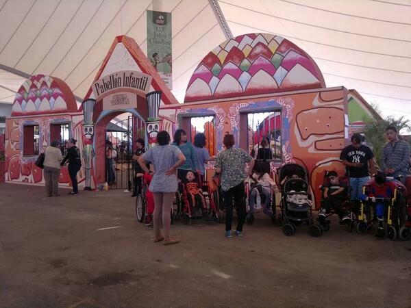 Condor_yosoy's tweet photo. "@GobAgs: FESTIVAL DE CALAVERAS Se esperan 760 mil visitantes/pero niegan acceso a niños en sillas de ruedas ogetes! http://t.co/e7O9l4f5PM