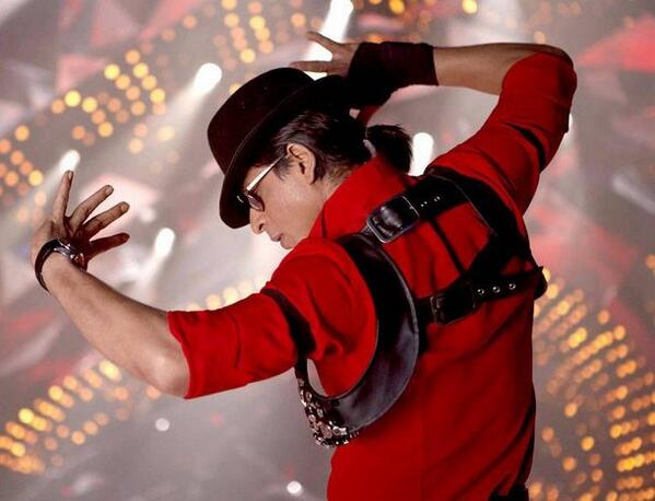Bollywood4ever's tweet photo. Happy Birthday Shah Rukh Khan! The King of Bollywood celebrates his birthday today @iamsrk #HappyBirthdaySRK http://t.co/4MoLLyoHZj