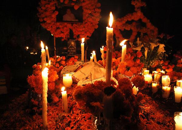 ahmemac's tweet photo. Programa de actividades para noche de muertos en las diferentes regiones de #esMichoacán: http://t.co/AcwWmUkWRt http://t.co/HMBxh0Uaoh