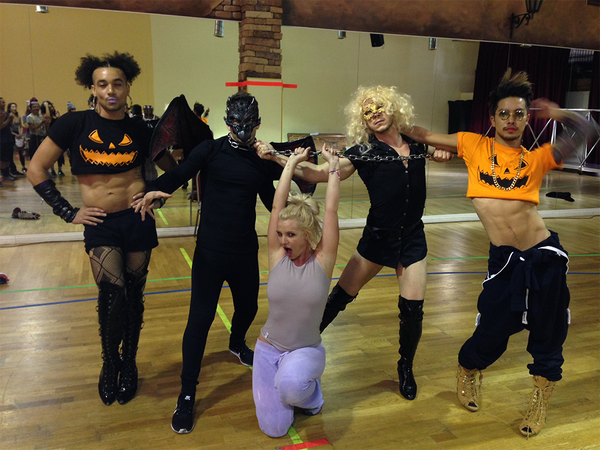 Britney Posts New Rehearsal Photoبريتني غردت صورة جديدة من تمارين رقصها BYAuMKmCQAAEuWN