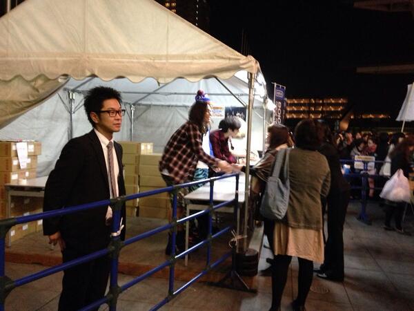 4nflying's tweet photo. handshake meeting at CD sales was amazing RT @nflyingtoyou "@arichu5: えぬふらのCD販売という名の握手会すごかった… http://t.co/gsPyCeRBJt"