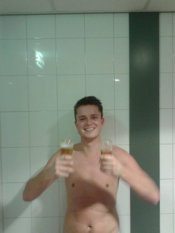 LMfutsal1's tweet photo. Uitslag van vanavond Loenermark FU1 10 - 4 Pandawa 1, and guess who's back!! http://t.co/rzPGBgvBph