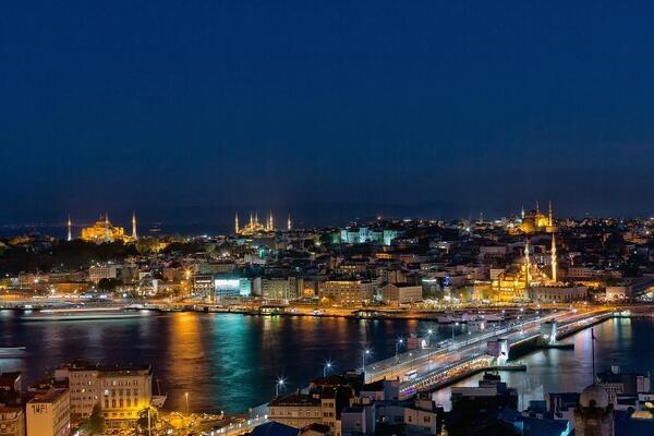 gormen_lazim's tweet photo. İstanbul'da gece... http://t.co/0Zopl5Nzme