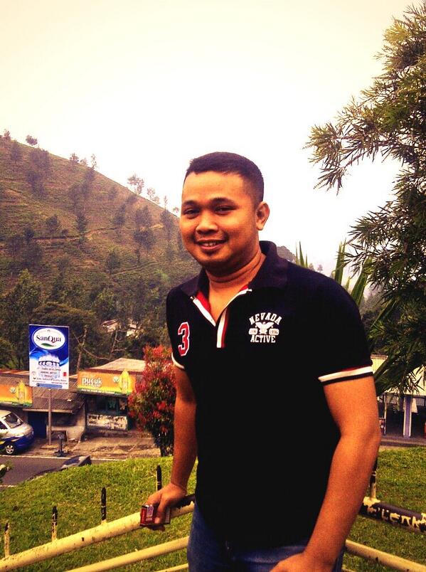 YudhaDharmayuda's tweet photo. Kangen jalan ke puncak sm dia http://t.co/971OXgSCBP