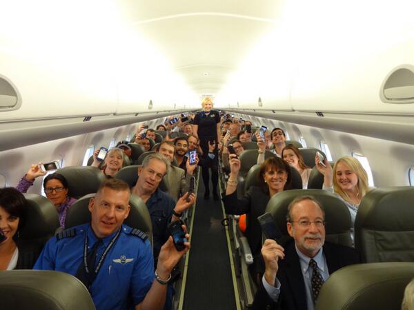 JohnnyJet's tweet photo. MT @RunwayGirl: AWESOME PHOTO: JetBlue Flight 2302 JFK-BUF Departed 1646 & look who is using their PEDs! #GadgetsFly http://t.co/DdTqAyRfQ8