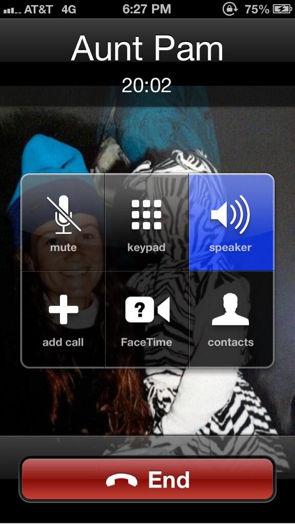 CellaCraine's tweet image. Talking to my aunt feels like having a convo with my momma😥 #samevoices