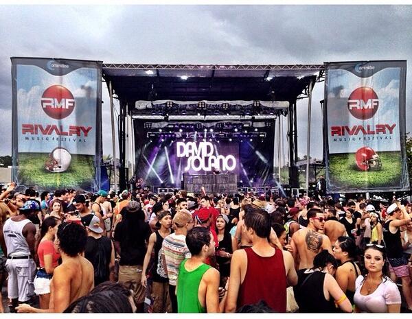 rmftour's tweet photo. @djdavidsolano taking over the Rivalry stage!! #rmftally photo credit: @DayglowLuk http://t.co/P8NEnvdIHX