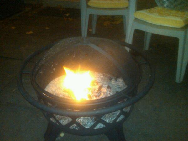 eknarfer's tweet image. Fire pit achievement unlocked! Worked out great for my daughter's birthday party. Portable fire. #dadlife #FIREGOOD