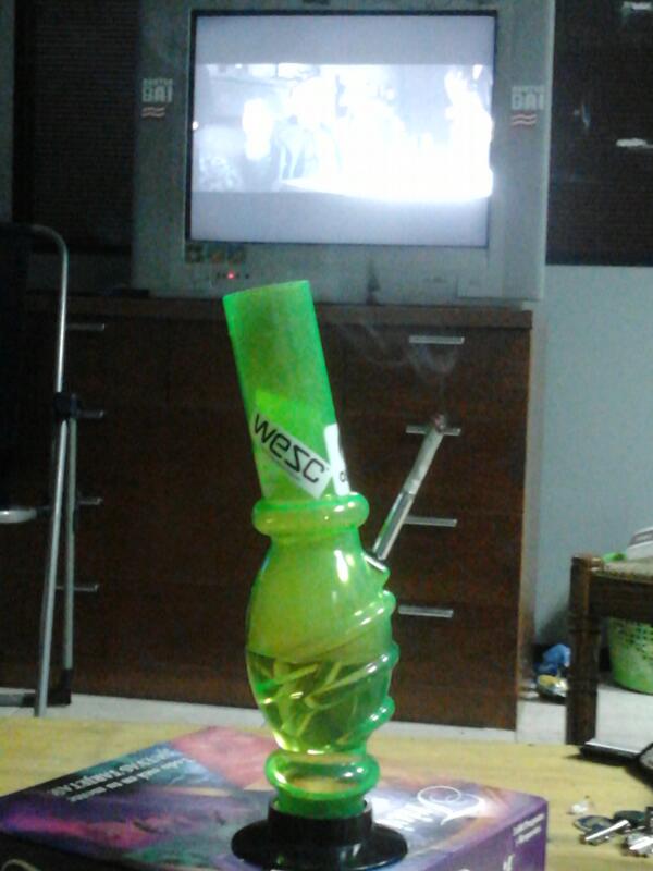 Mario_aj89's tweet photo. @petu_endika @aingeruprieto @MoskitoYeahh peli de viernes noche "Malditos bastardos" http://t.co/9aeBvOy0xs