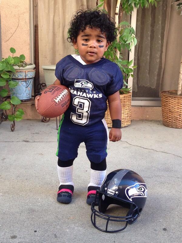ddw1109's tweet photo. @KellyandMichael little Wilson http://t.co/AS9dDoKdBe