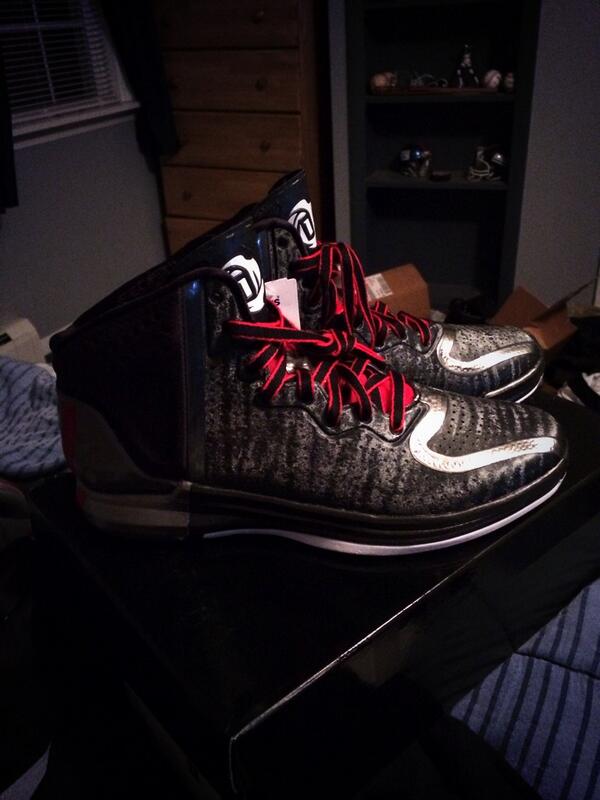 JakeWells30's tweet image. drose 4's #allmine #snagged