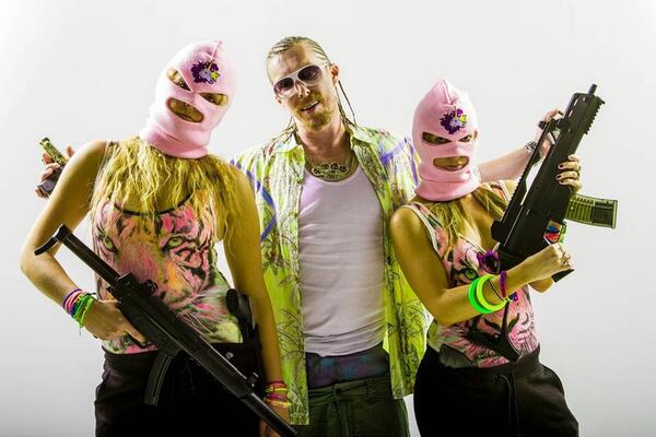 petermckeon1's tweet photo. This is my fuckin' dream, y'all. #ImAlienBitch #springbreakers #alien #francohalloween @springbreakers http://t.co/P6cWkrkp3f