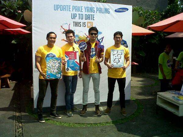 JohaNizer_ID's tweet image. Kak @thomas_sbastian kak @JohanYanuar kak @AJ_AdiJaya and kak @rinoalisastra at event @Samsung_ID Bogor