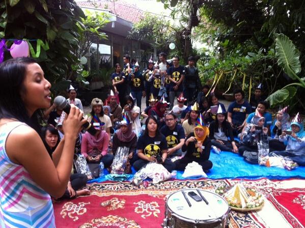 "<a href="/moccaofficial/">MOCCA</a>: Bernyanyi bersama <a href="/swingingfriends/">Mocca's Friendsclub</a> #14thMoccanniversary "