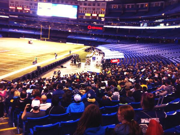 #FaithNight begins with #Pinball and lots of football fans!