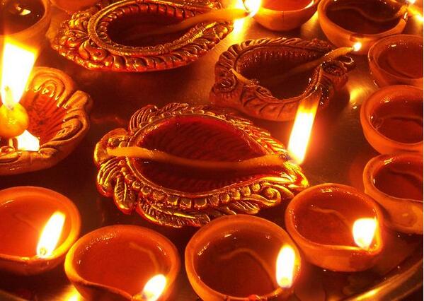 abhi9513's tweet photo. let the lights be flourish to your life...get pleasure from celebration of lights.... http://t.co/i1lPD5X9SG