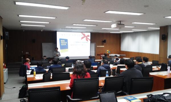 smallssu's tweet photo. [출간회]글로벌 프랜차이즈 성공전략
서울글로벌프랜차이즈연구소 
배학 소장(숭실대 중소기업대학원 57기) http://t.co/squcSVcKEM