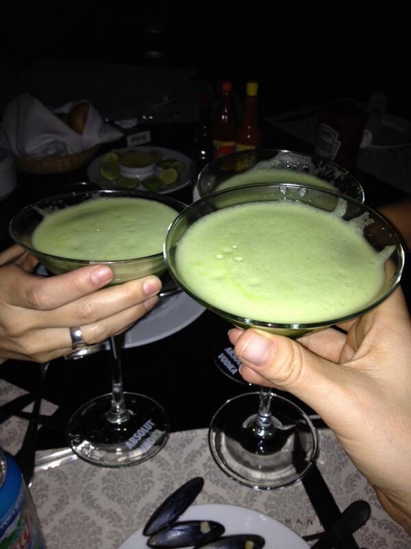 andrevari's tweet photo. Salud!!! @laugarglez http://t.co/PnCdJQMBr8