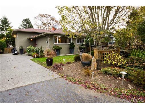 LyneDuberry's tweet photo. For all of you out of town buyers, do not miss out on this gem in prestigious S Oak Bay  http://t.co/CMAFm9nRBl http://t.co/QKTiS0o0f1