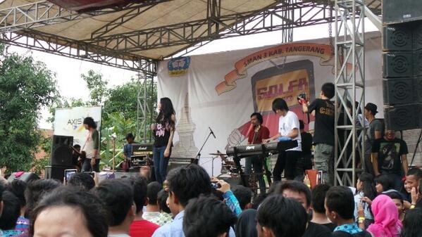 Vierratale's tweet photo. Ayoo #vierrania nyanyi bareng kitaaaa :) http://t.co/abtOrLWP5G