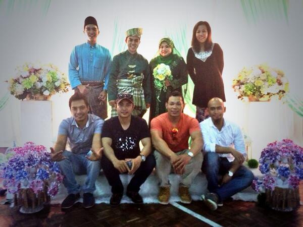 NikAzwann's tweet image. Selamat pengantin baru bro!! #pengapit #kupatkapit