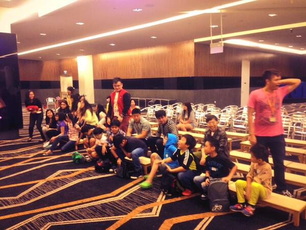 bobtham's tweet photo. Last svc for the day! Teachers more than kids! http://t.co/MjSUkoE0Za