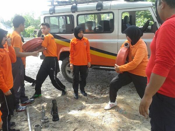 SISPAPUNCAKALAM's tweet photo. @Zahid_Hamidi @dasri17 @kpjpam @JPAMtwiter @JPAMSELANGOR : kursus Keselamatan Asas utk PKS di Tasik Biru, Kuang.. http://t.co/lodclpjgTm