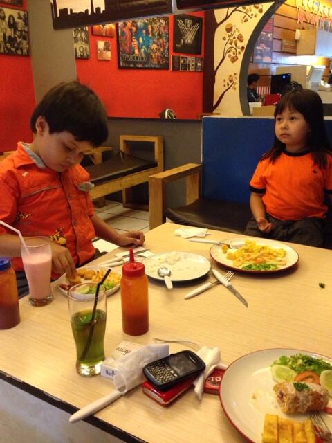 Mangan sik.. :D ( at <a href="/ME_n__U/">ME'nU COFFEE PANTRY</a> Coffee Pantry )