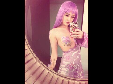 itsalwaysjake's tweet photo. Have you seen the latest Miley C? #breastOUT http://t.co/go1foPoW6e