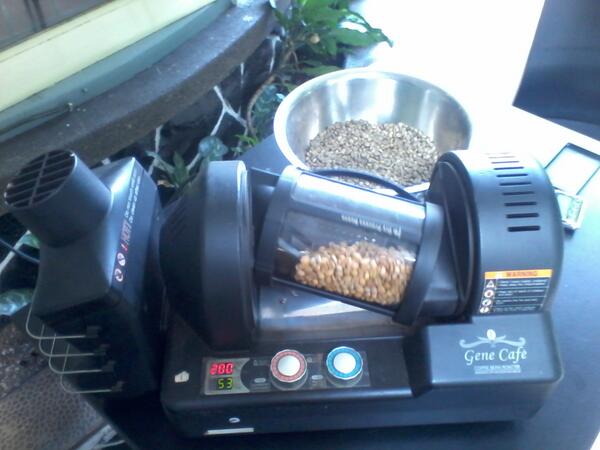 BCB_Bandung's tweet photo. Try roasting #genecafe #coffeebeanroaster biji kopi garut. http://t.co/KTvY6qnQ2V