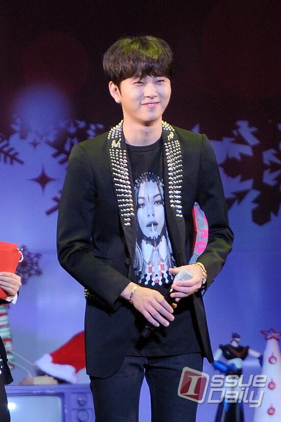 BYDZ13RCUAAFFmS.jpg:large