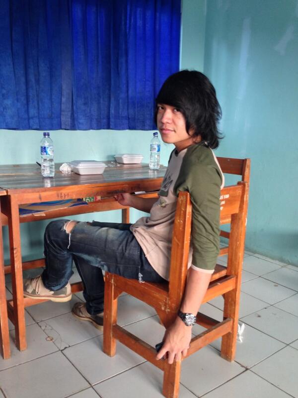 Vierratale's tweet photo. Heyy kak @rakaciril udah siap manggung nii http://t.co/zqsnKDH0Lx