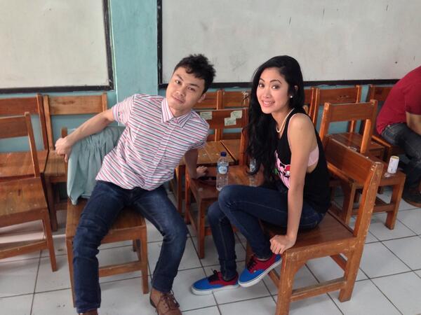 Vierratale's tweet photo. Hey SMA 3 Tangerang! Sebentar lagi kita manggung nih @tryanwidjanarko @_widikidiw_ http://t.co/JKvCWZe7St