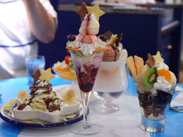 sweets_astume's tweet photo. 【ミルキーウェイ】
池袋  サンシャイン通りの入り口にある、13星座をイメージしたパフェのお店♪店内の至るところに星モチーフが置いてあり、可愛いモノ好きの女子にはたまらない★パフェが何とも大きい♪ https://t.co/rdUTBJ84KI
