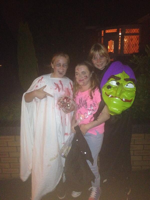 sydmalikx's tweet photo. Halloween it was so fun <3 xx. http://t.co/PBUx1P8LBx