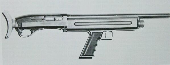 prototypeguns's tweet image. ハイスタンダードマニュファクチュリング社でレミントンM58をベースに試作されたブルパップショットガン。後のハイスタンダーM10への布石となる。この特徴的デザインは、狭い空間での使用を前提とした為である