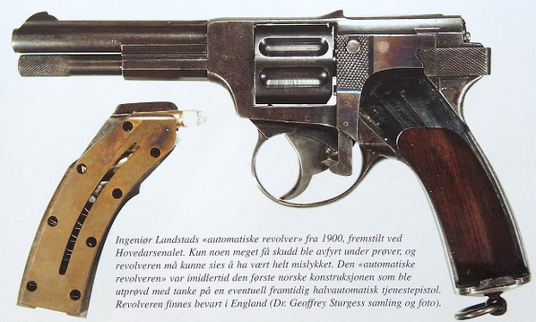 prototypeguns's tweet image. Landstad 1900
1900年にノルウェーで試作された反動利用式のオートリボルバー。一般的なオートリボルバーはセルフコックのみであるが、この銃はグリップ内の弾倉からシリンダへ自動装填を行うほか自動的に空薬莢を排出する機能をもつ
