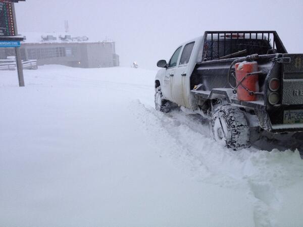 neilbwoy's tweet image. "@clucknchuckle: 30 cms of fresh@whistlerblackcomb being it on! http://t.co/LhOVAhE8BN" #4chains #yodaduff