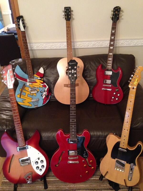 jonmod80's tweet image. Not a bad little collection of guitars...!