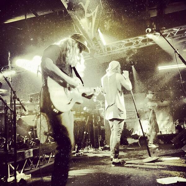 dirtyheads's tweet photo. Thank you Destin FL. See you today at #Buzzfest in #Houston #texas #dirtyheads #phantomsofsummer #dhhome #dhtour http://t.co/RZJ6YzecU2