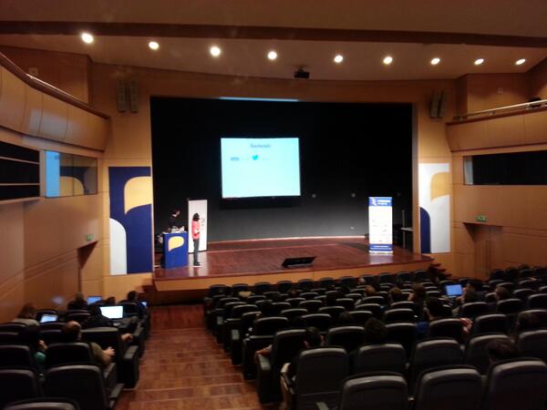Matias Aguirre y Martin Santoa con su charla de python-social-auth #PyConUy