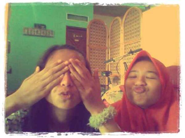 frivolution811's tweet photo. What's your mind?:/ @ribkacusnio @vnavania http://t.co/q1MPchNLpk