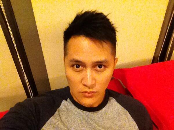 DMiracleFC_SDA's tweet photo. Lebih terlihat muda pak :) RT @_DemianAditya_: Msh blm terbiasa dengan model rambut baru ini.. (Less spike) http://t.co/tBCRQhj4Zf