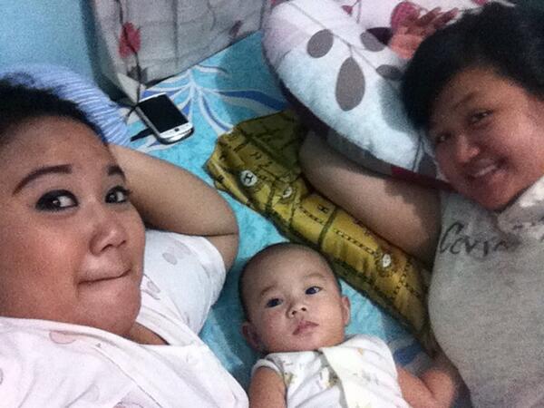 mayyasarry's tweet photo. Papah aku lg sama aaliyah dan uti ,aku kangenn papah :( @paisexvanny http://t.co/0VxGXwY4bf