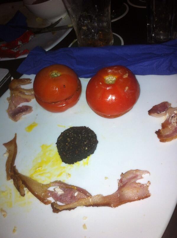 ConalCj's tweet image. Hangover update: did this here with my fry