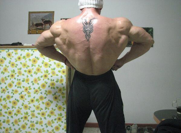 kingdannykay's tweet photo. Too much back #wideback http://t.co/5jCDQCGpKx