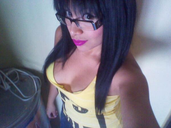 solounaputamas's tweet photo. Con lentes soy sexy también :* http://t.co/ISBGBcZAHm