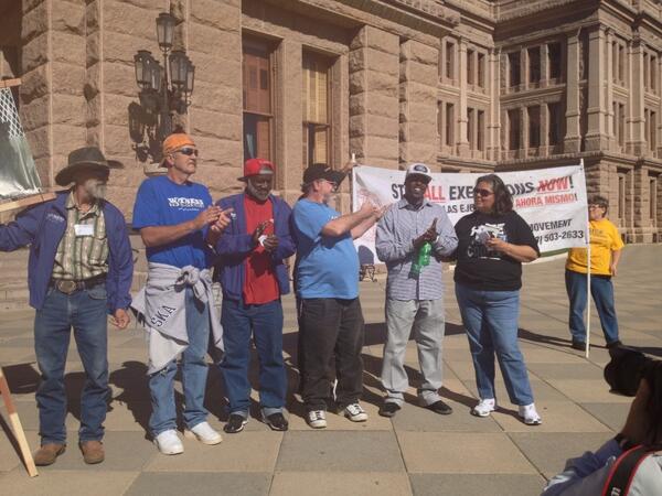 LilianaSegura's tweet photo. Exonerated death row prisoners from Witness to Innocence welcome Timothy McKinney, formerly on TN death row. http://t.co/BYTWPkpGVR