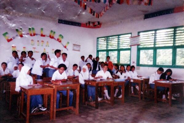 AmrullahM1's tweet photo. Poto kenangan waktu SMA dengan teman2 selokal@ serupokoke_waktuSma. http://t.co/7toX4TzgUs